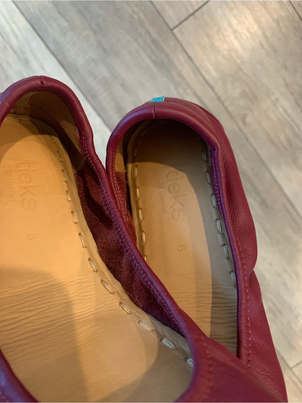 Tieks Sz 8 Foldable Burgundy Leather Slip-On Ballet Flats with Teal Heel Tab - Picture 3 of 16